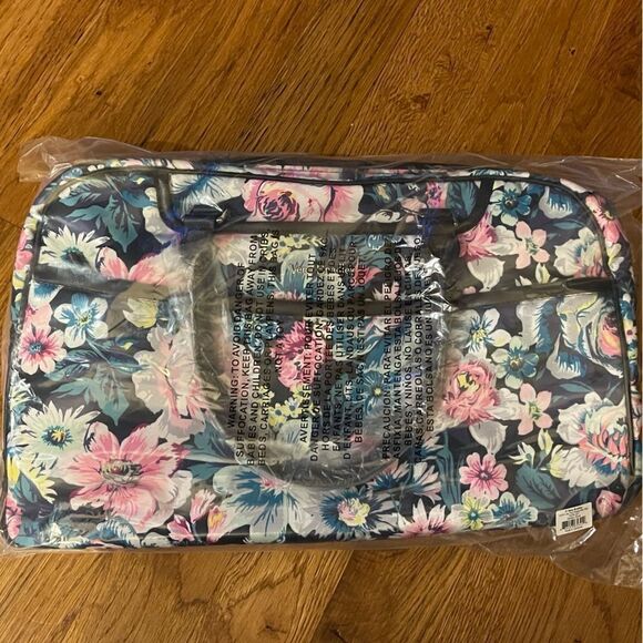Vera Bradley Lay Flat Weekender Travel Bag in Garden Grove NWT - Picture 6 of 6